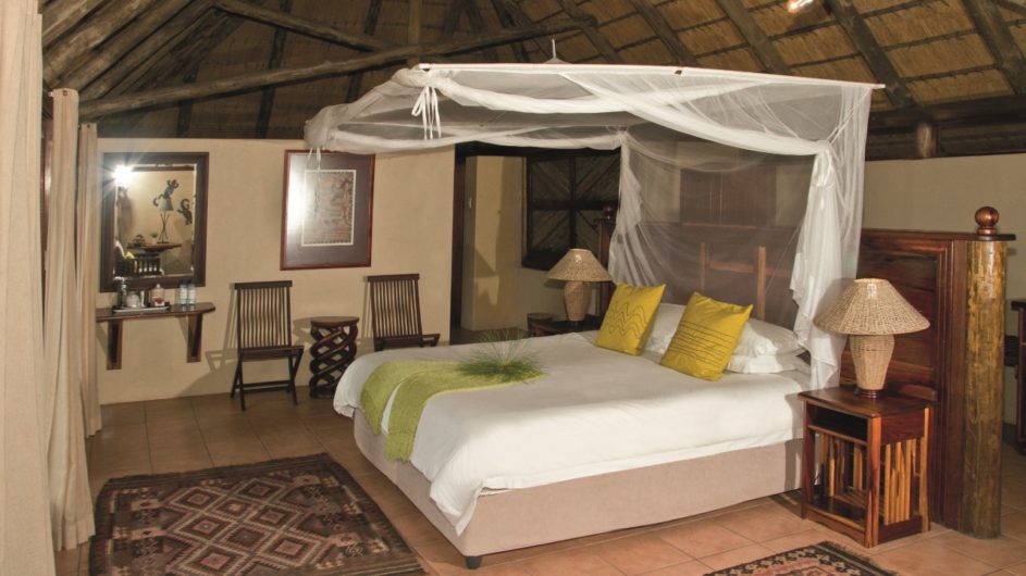 Namibia Caprivi Lianshulu Lodge Zimmer innen