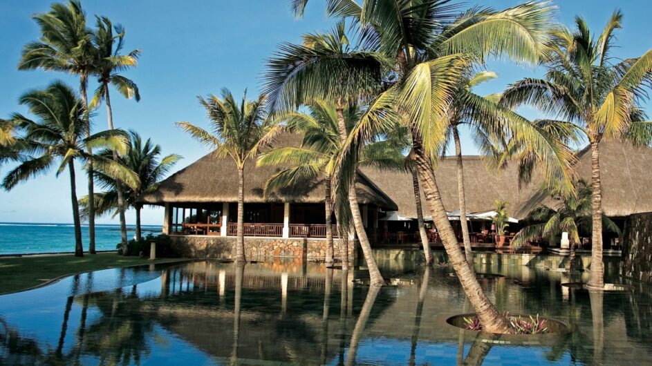 Mauritius - Constance Belle Mare Plange - Restaurant & Pool