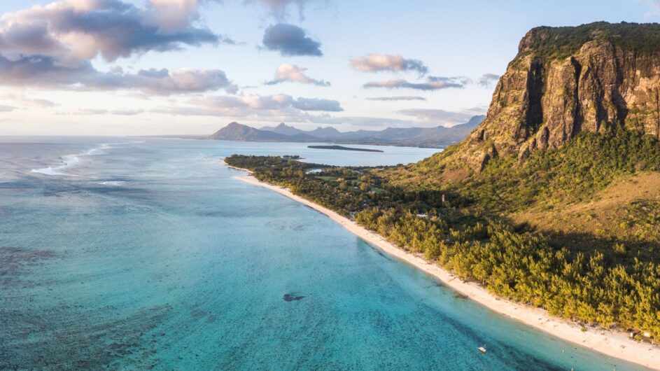 Mauritius - Landschaft - Strand und Le Morne - c Tourism Mauritius