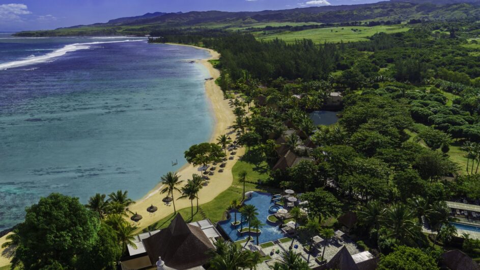 Mauritius - Shanti Maurice Resort - Ansicht mit Strand